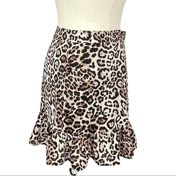Forever 21 Leopard Print Skirt Ruffle Edge Side Tie and Button Closure Sz Small - Picture 5 of 7